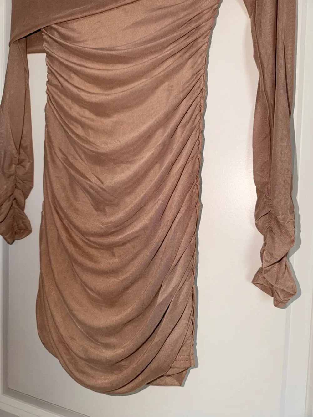 VICI Long Sleeve One-Shoulder Ruched Mini Dress - Taupe size Small NEW! - Picture 5 of 9